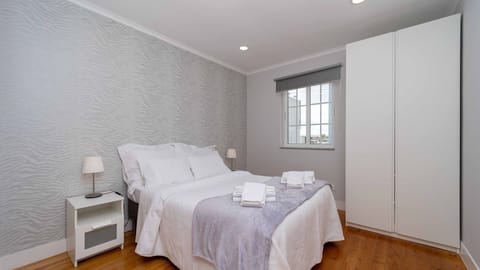 Cozy double bedroom with AC: Dreamy nights await! #lovelystay #airbnb