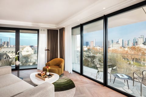 Suite (Diplomat) | Living area | 55-inch Smart TV with cable channels