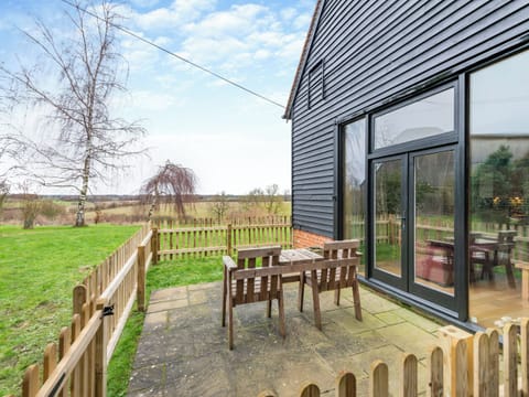 Sitting-out-area | Oak Cottage, Ware