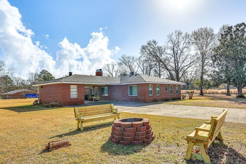 Marion Vacation Rental | 3BR | 2BA | 2,200 Sq Ft | Step-Free Entry