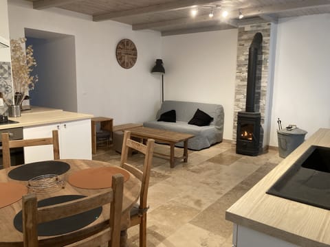 Gîte Charmant Dans Maison Ardéchoise au Coeur des Montagnes Pour Amoureux Nature Apartment in Provence-Alpes-Côte d'Azur