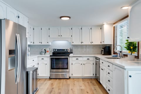 Recently remodeled, fully-stocked kitchen includes air-fryer, tea kettle, coffee