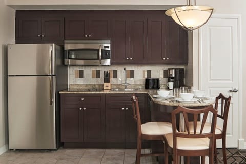 miams-hi-res-suite-1-bedroom-kitchen.jpg