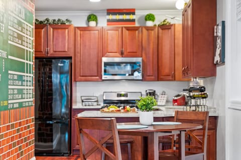 Seating for 4 comfortably with no detail going unnoticed.  