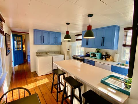 Light and bright kitchen! All new appliances and furnishings.