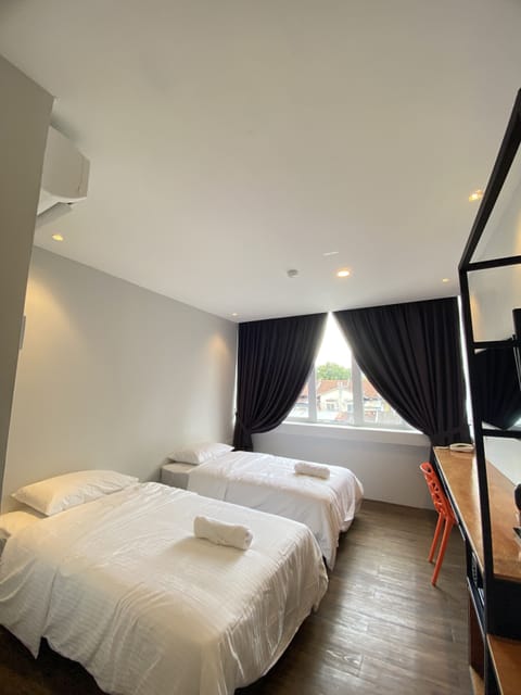 Standard Room | 1 bedroom, in-room safe, free WiFi