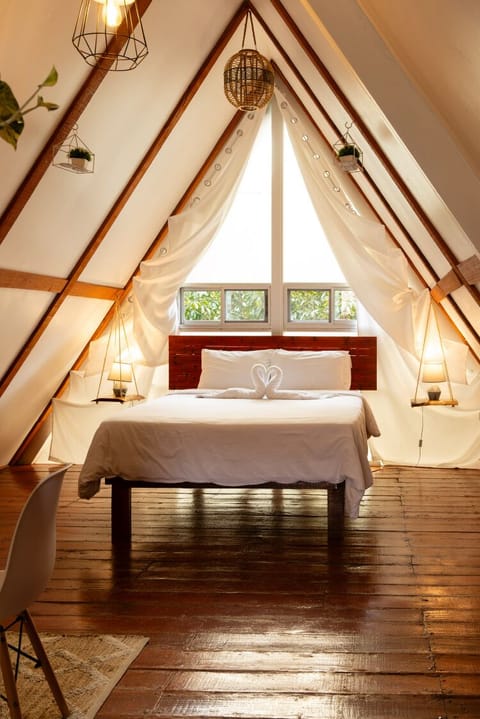 Double Room | Desk, laptop workspace, free WiFi, bed sheets