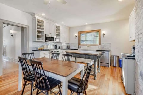 Circle around with your family and pals in the dining area.