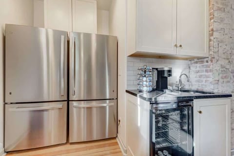 Enjoy the gourmet kitchen with DOUBLE Fridge/Freezers to store all your groceries and drinks during your stay!
