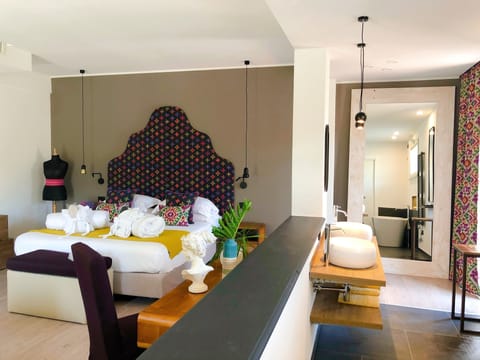 Suite, 1 Bedroom | Down comforters, minibar, in-room safe, desk