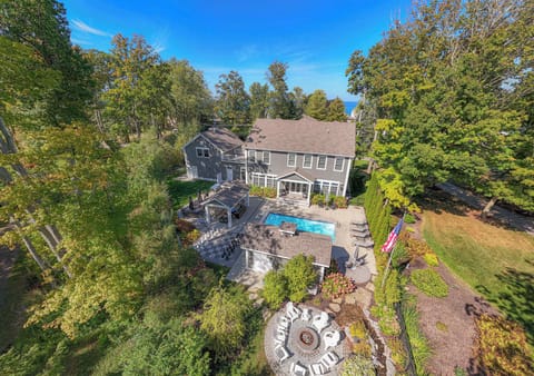 Pool, outdoor fireplace, AND firepit available