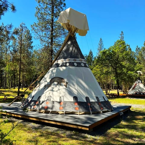 Buck and Does 20' Tipi with campground zipper door. Luxury Queen-size adjustable mattress, Mini-Fridge, Keurig Coffee Maker, Air Conditioning & Heat. 