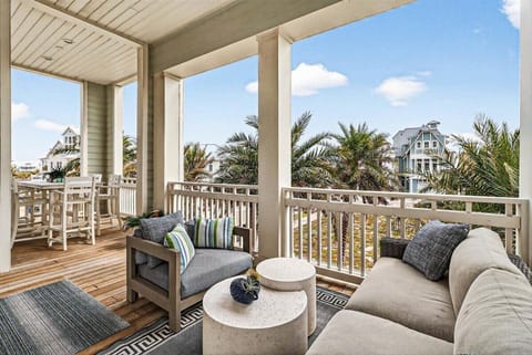 Balcony Lounge, 2nd Floor