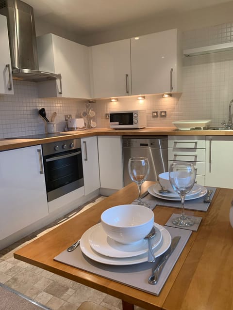 Apartment, 2 Bedrooms | Private kitchen | Fridge, oven, coffee/tea maker, electric kettle