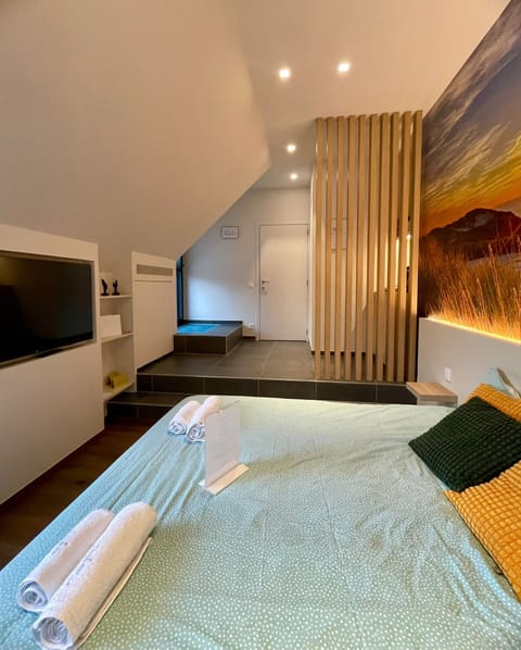 Comfort Room | Premium bedding, laptop workspace, free WiFi, bed sheets