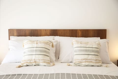 Deluxe Room, 1 Bedroom, Garden View | Hypo-allergenic bedding, down comforters, desk, laptop workspace