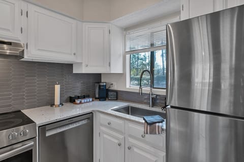 Gorgeous, newly renovated kitchen with high end appliances, purchased in 2024