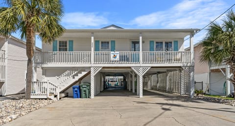 Welcome to Cool Your Jets located on the channel in Cherry Grove Beach.
