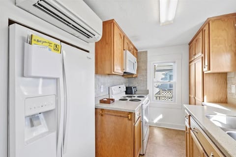 Dine at home, or wander to one of many great Restaurants nearby.