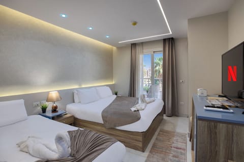 Premium bedding, down comforters, minibar, individually decorated