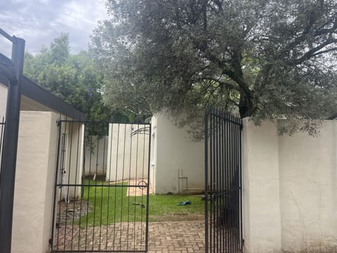 Comfort Cottage, 1 Bedroom, Garden View, Ground Floor | Living area | 32-inch flat-screen TV with cable channels, Netflix, streaming services