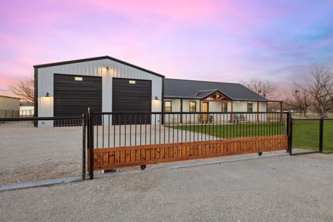 7 bedroom with dock and hot tub