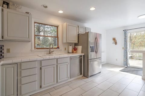 Full Kitchen with all the essentials and more!