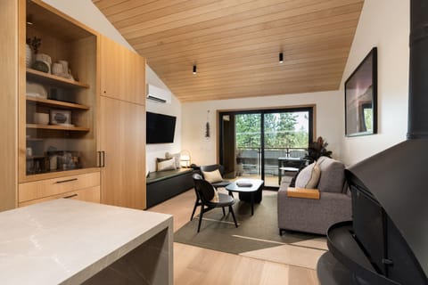 Grand Suite, Balcony | Living area | 43-inch Smart TV with digital channels, fireplace, Hulu