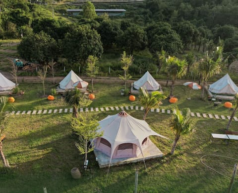 Tent | 7 bedrooms, desk
