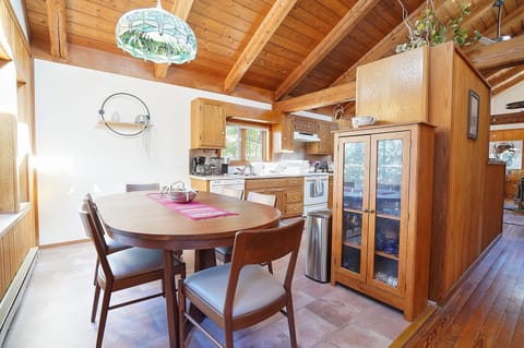 Dining area (Main Floor) 