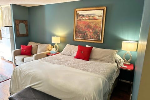 King-size bed and a sofa-bed adjacent