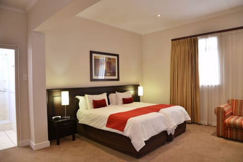 Deluxe Twin Room | In-room safe, desk, iron/ironing board, free WiFi
