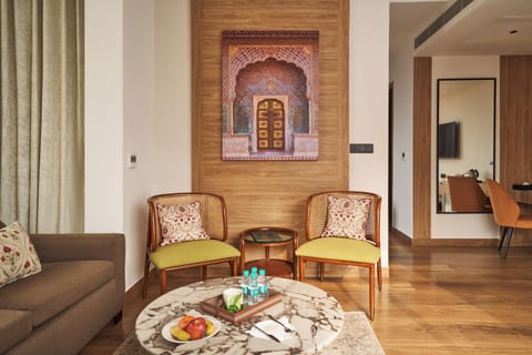 Luxury Suite, 1 Bedroom, City View, Corner | Egyptian cotton sheets, premium bedding, down comforters, pillowtop beds