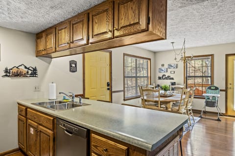 Lazy Dayz's fully equipped kitchen