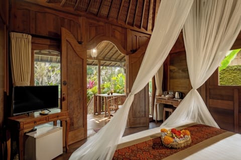 Superior Suite | In-room safe, desk, soundproofing, rollaway beds (surcharge)