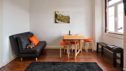 A bright, welcoming space to unwind after exploring Sintra, with a cosy sofa and dining area for relaxed meals at home. #SintraStay #LivingSpace #CityBreak #portugal #pt #Sintra