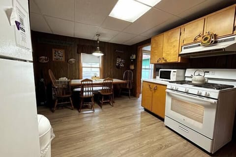 Kitchen/Dining (2)