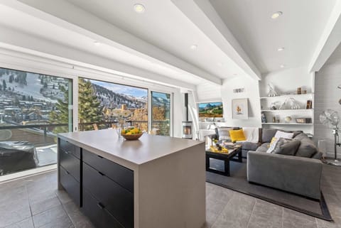 House, Multiple Beds, Hot Tub, Mountain View (Mainstreet Masterpiece) | Living area | 42-inch flat-screen TV with digital channels, fireplace
