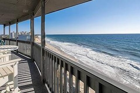 Top Floor - Expansive Long Range Views