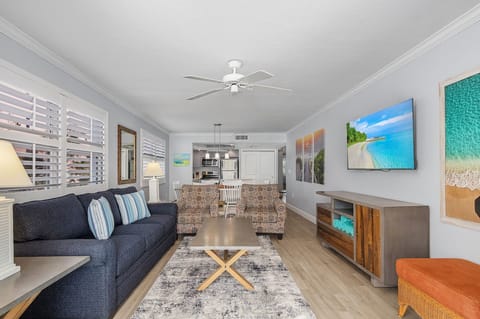 Condo, 2 Bedrooms | Living area