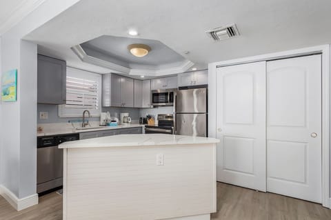 Condo, 2 Bedrooms | Private kitchen