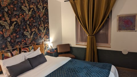 Basic Room | Desk, laptop workspace, soundproofing, free WiFi