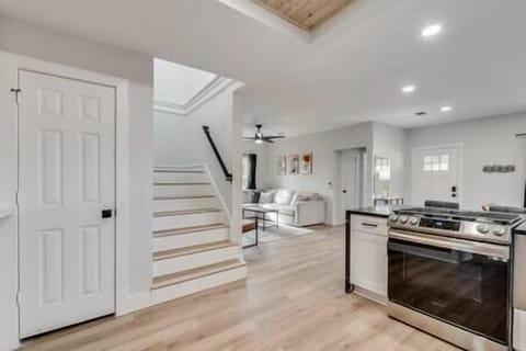 6416d428 5e09 4658 8911 95d6e8a60d04