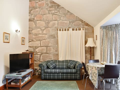 Living room/dining room | Pine Tree Cottage - Bonn Na Coille Cottages, Ballater