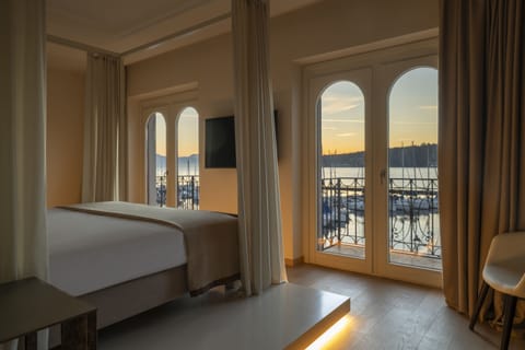 Minibar, in-room safe, individually furnished, desk