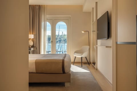 Minibar, in-room safe, individually furnished, desk