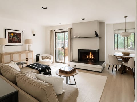 Open floor plan with plenty of seating!