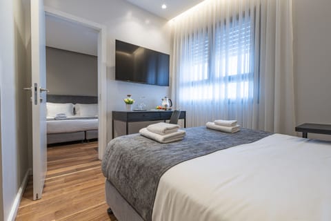 Minibar, blackout drapes, free WiFi, bed sheets