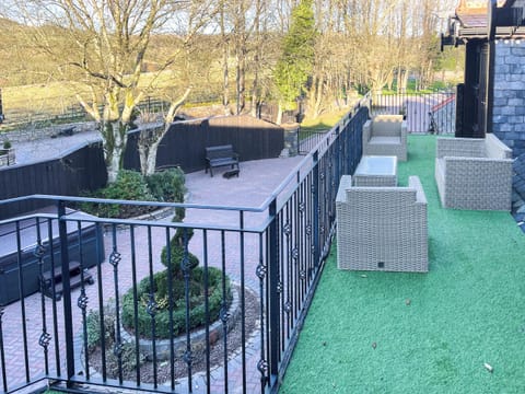 Balcony | Tennox Stables - Tennox Farm, Kilbirnie