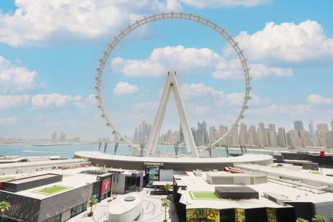 Prime 3BR + 1 Suite with Full Ain Dubai View in Bluewaters Apartment in Dubai